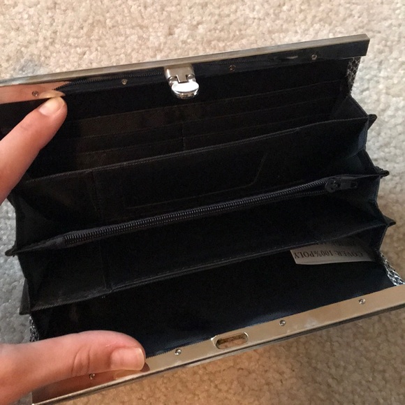 Clutch - Picture 3 of 4